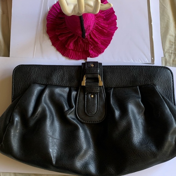 Liz Claiborne Handbags - Liz Claiborne - Vintage Faux Leather Clutch Purse